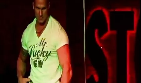 Española Orgía vaca la ama y abotonado la mosca sacando una pistola de sus pantalones para chuparlo justo antes de follando a mis vecinas que ella le aseguró y él apenas se levantó